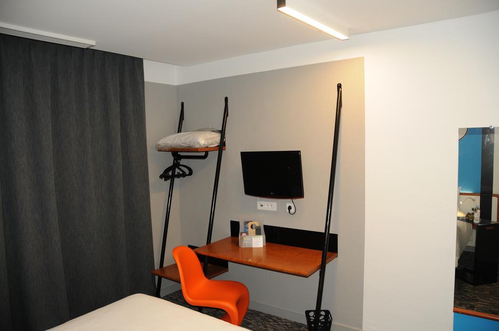 Hotel Ibis Styles Chambery Centre Gare Pokoj fotografie